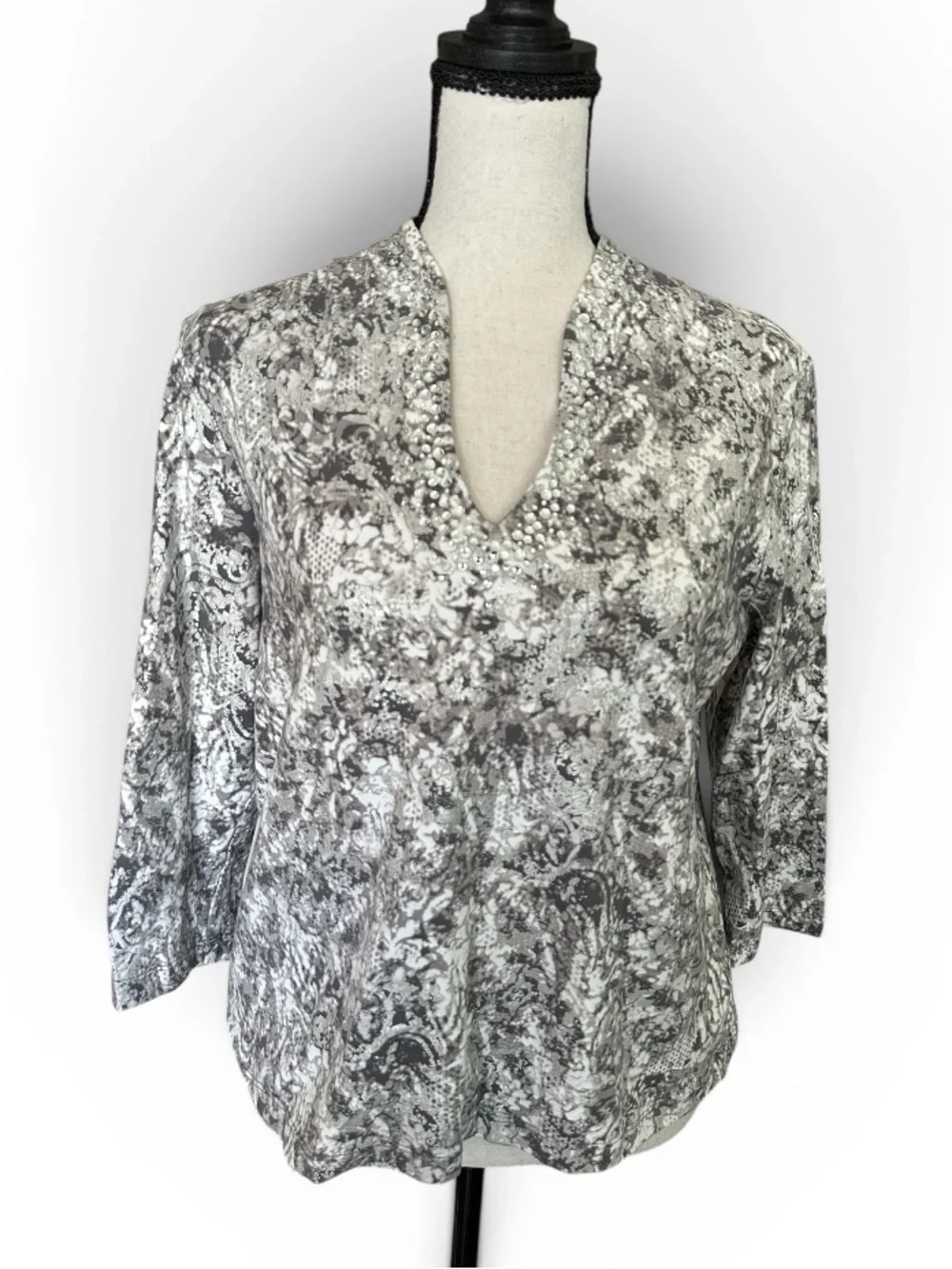 Ruby Rd Petite Boho Abstract Print Rhinestone V-Neck Top Women’s PM - Picture 2 of 8